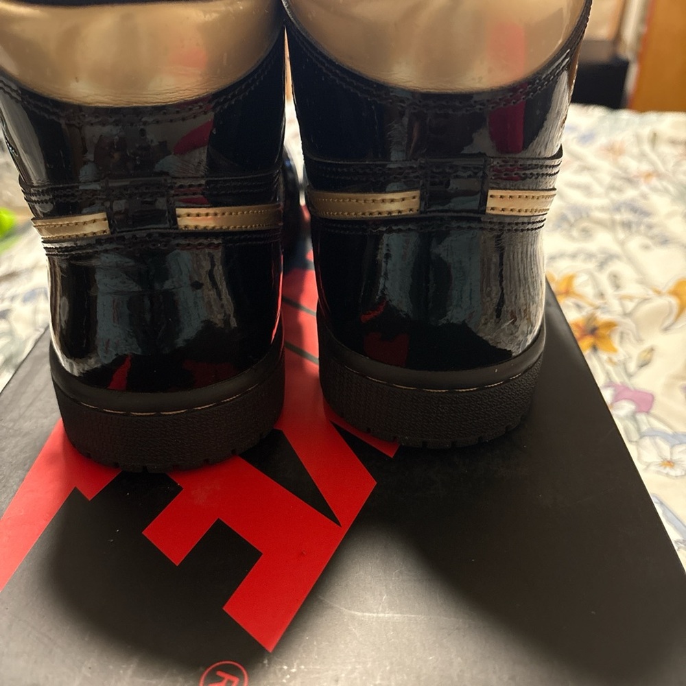Air Jordan 1 Retro High OG “Black Metallic Gold” – Size 6.5 - Picture 3 of 5